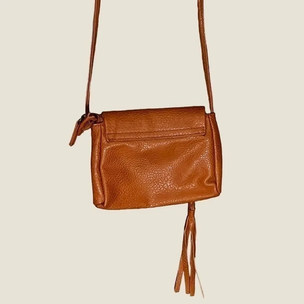 𝅺MOSSIMO Small Tan Crossbody Bag with Tassel - Picture 6 of 7